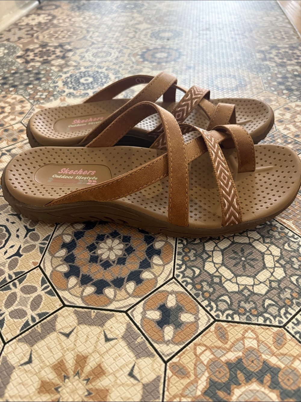 Skechers Women’s Reggae Timeless Summer Tan Crisscross Slide Sandals - Picture 3 of 7